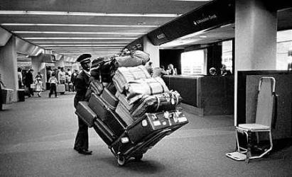 Где можно взвесить. Как взвесить чемодан. Сколько должен весить чемодан в аэропорту. Подарки и сувениры